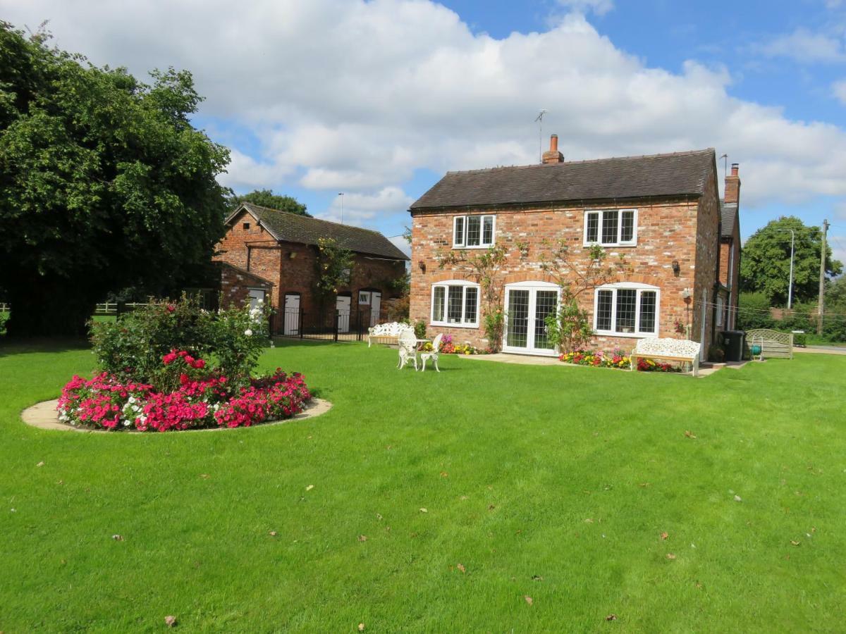 Corner Farm Bed & Breakfast Crewe Bagian luar foto